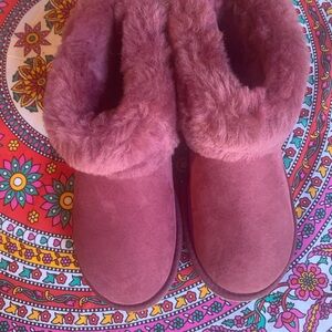 Cozy Women's Pink Fur-Lined Uggs